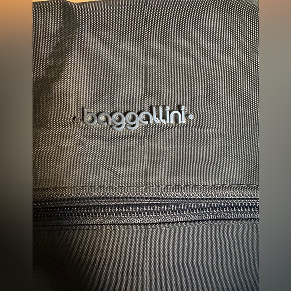 Baggallini Gray Crossbody Bag - Picture 11 of 12